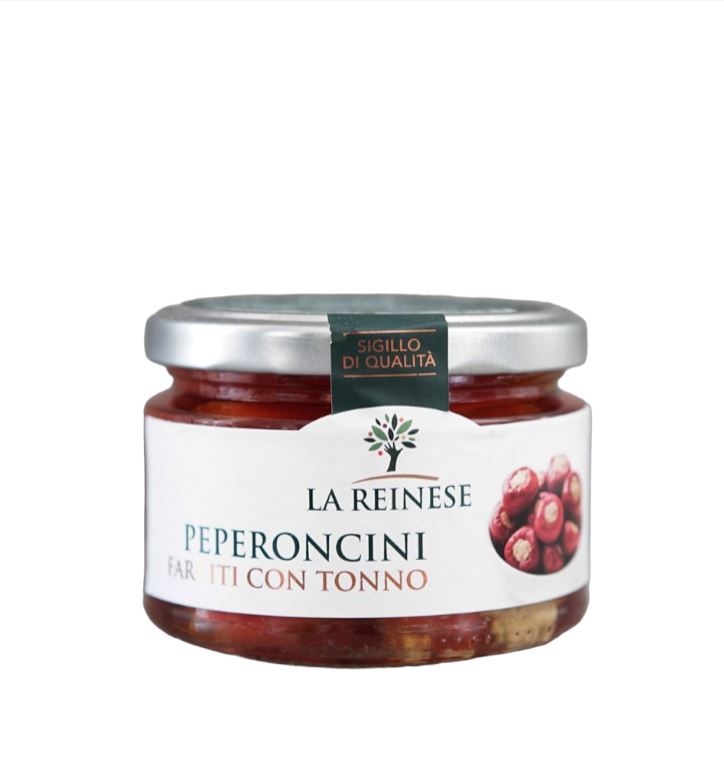 Chilischoten gefüllt mit Thunfisch