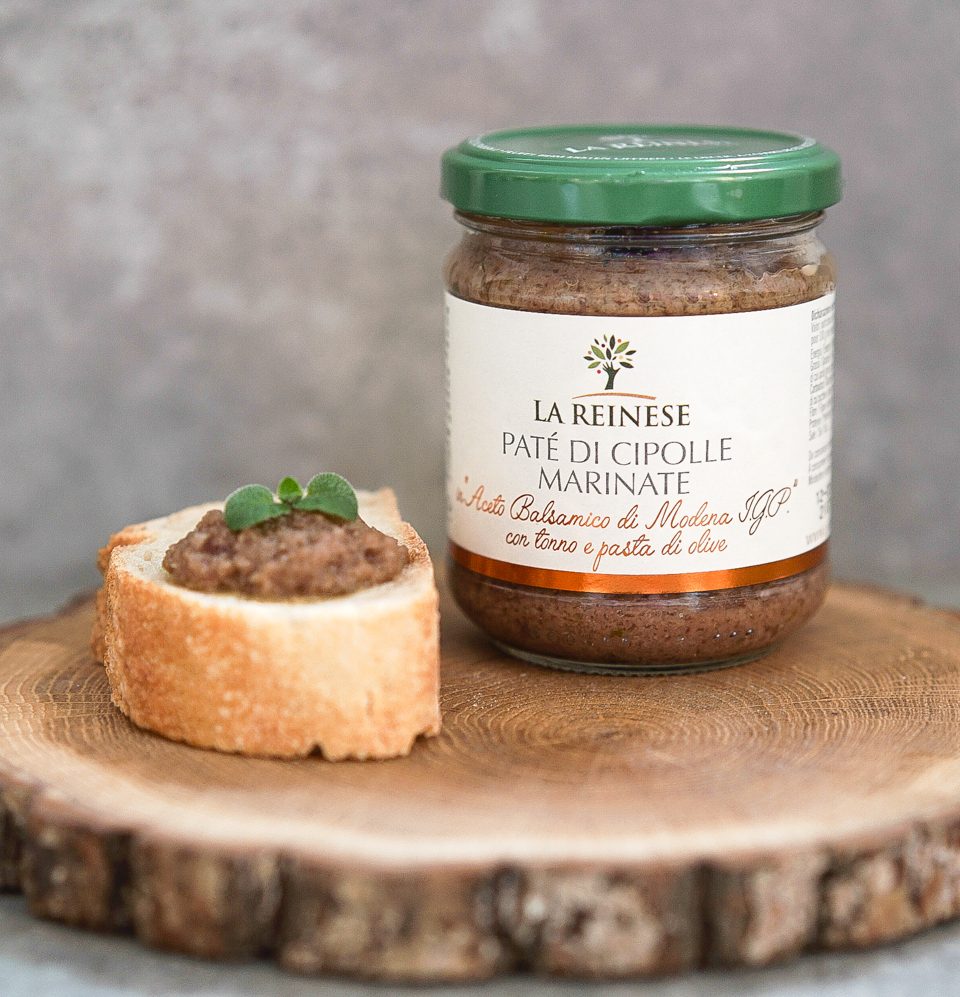 Paste aus Zwiebeln, Thunfisch, Oliven - verfeinert mit Balsamico-Essig